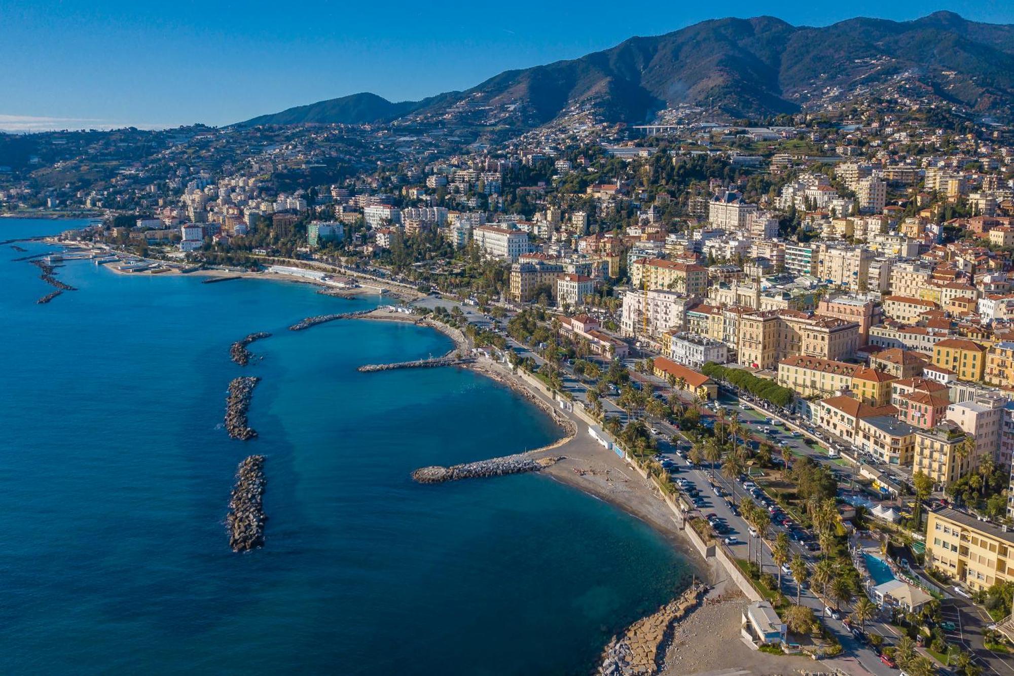 Casa Emma With Sea Glimpse - Happy Rentals Σαν Ρέμο Εξωτερικό φωτογραφία