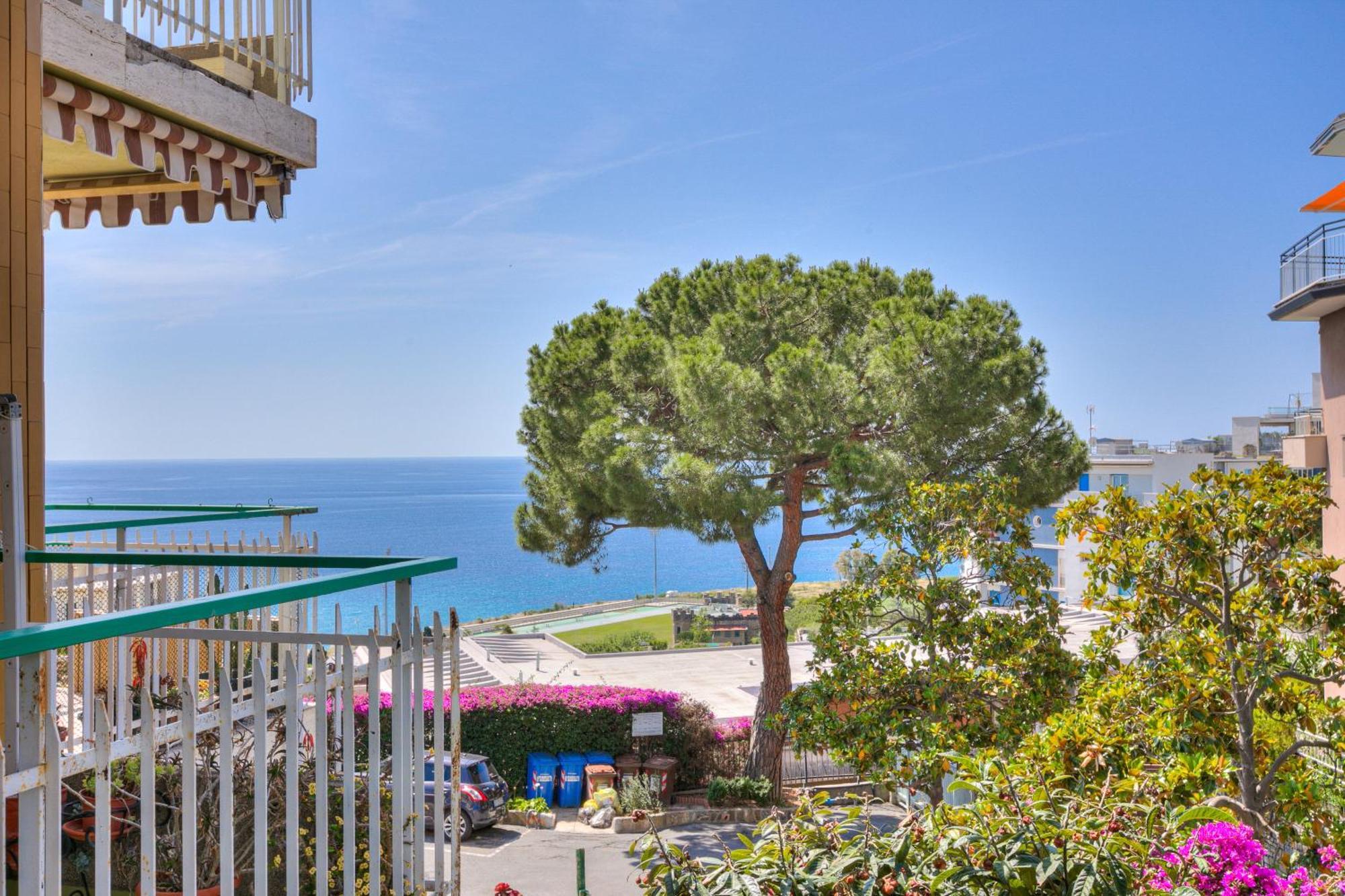 Casa Emma With Sea Glimpse - Happy Rentals Σαν Ρέμο Εξωτερικό φωτογραφία